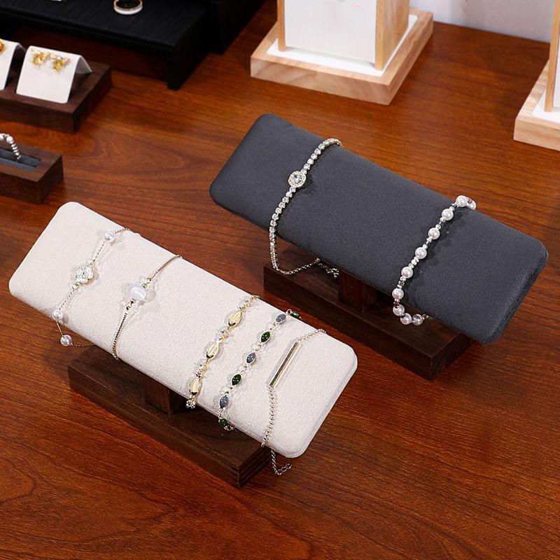 Jewelry And Watches Exhibition - Подставка для украшений из массива орехового